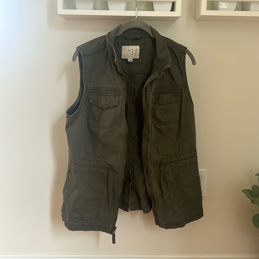 A New Day green cargo vest - size M